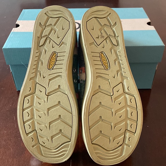 Keen Women’s Elsa wool fleece Sneaker size 9. Like new. Worn once. - Picture 6 of 10